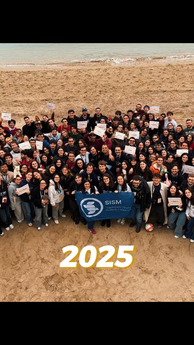 Grazie a chiunque abbia fatto parte di quest'anno, pieno di mail, scadenze, conferenze, delegazioni e candidature, ma anche di tante tante emozioni, collaborazioni, eventi e piantini abbracciati. 🫶🏻
Noi siamo pronti e pronte ad un nuovo anno ricco di tutto questo e ancora meglio, e voi?