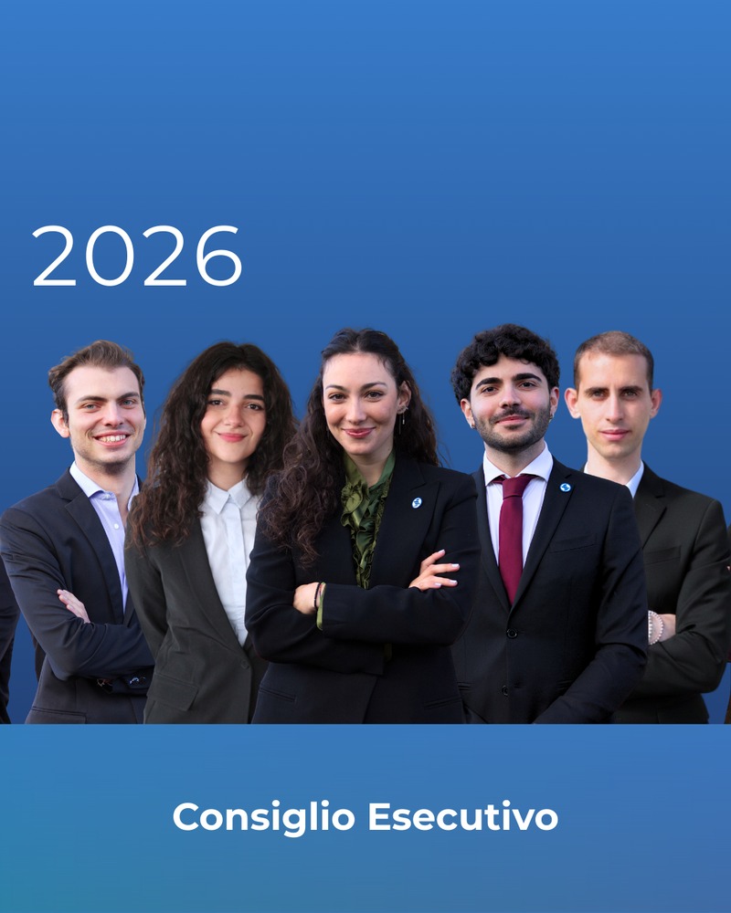 Conoscete il Team of Official 2026?✨
Scorrete il carosello per vedere chi è il nuovo Consiglio Esecutivo!💡
Coordinano i lavori del Consiglio Nazionale e la gestione burocratica-amministrativa del SISM Nazionale e delle Sedi Locali.
Sono:
👑 la PN, rappresentante legale del SISM e capo supremo
📁 la SegGen, l’archivista
💶 l’AN, il nostro tesoriere
🌎 il VPE, il riferimento per partner e IFMSA
💬 il VPI, il supporto delle Sedi Locali